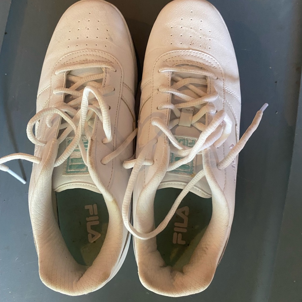 Women’s tennis sneaker